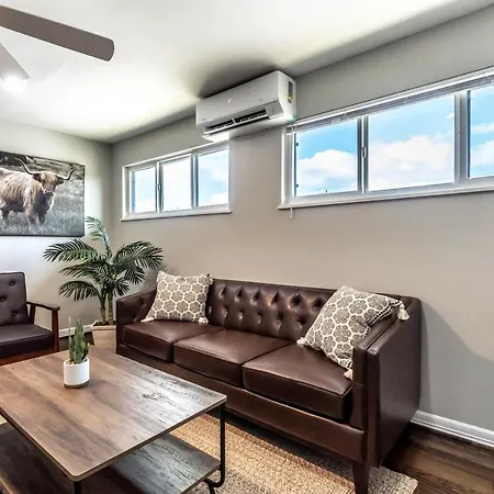 Urban Apartment In The Heart Of Montrose Minutes From Rice University 14